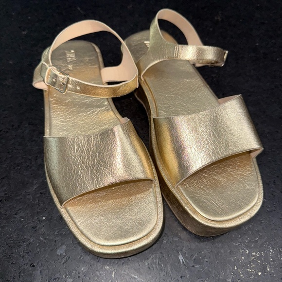 Zara Shoes - NEW ZARA MUTED METALLIC GOLD PLATFORM SOFT SANDALS SZ 39 8.5 (Read Description)